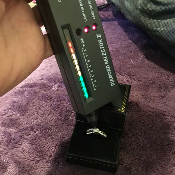 Designer Vintage 10K White Gold Natural Diamond Ring- - Picture 4 of 16